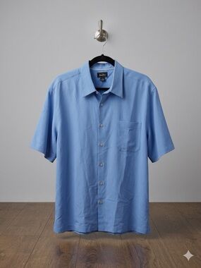 Neiman Marcus Short-Sleeve Button-Down Shirt in excellent used  condition